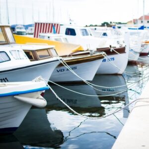 Båtar i en hamn